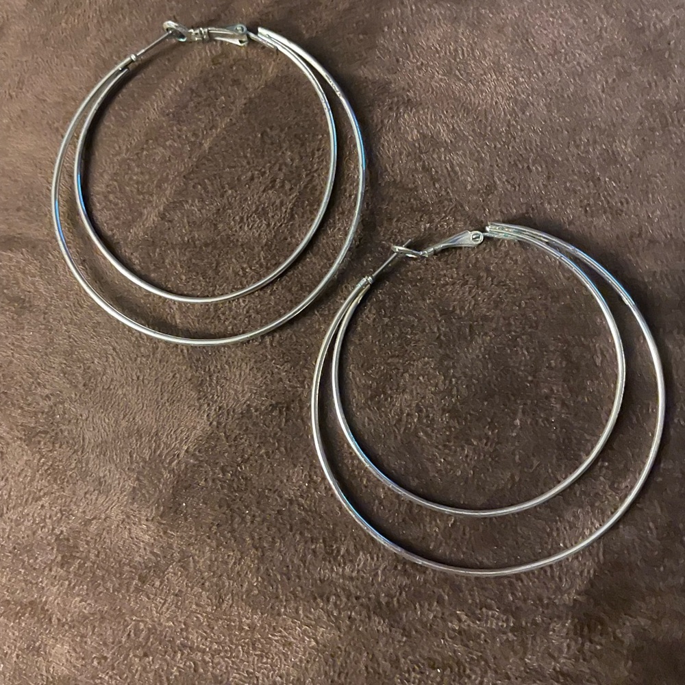 2 pairs of hoop earrings (one larger than the other)